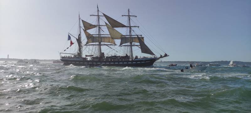 Accueil du Belem en bateau au salon nautique d'Arcachon