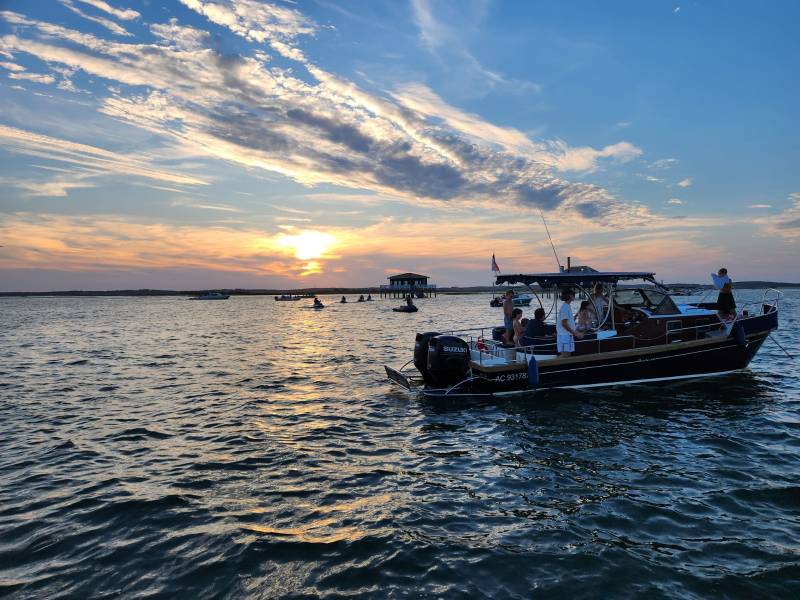 Louer un bateau avec skipper pour prendre l'apéritif sur le bassin d'Arcachon